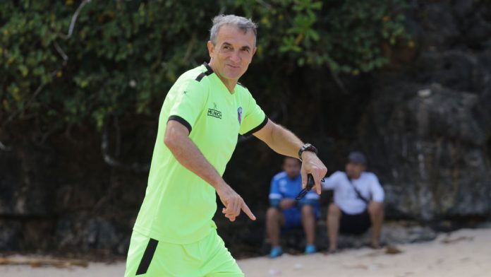 Pelatih Arema Siapkan Cara Bongkar Tembok Pertahanan Borneo FC