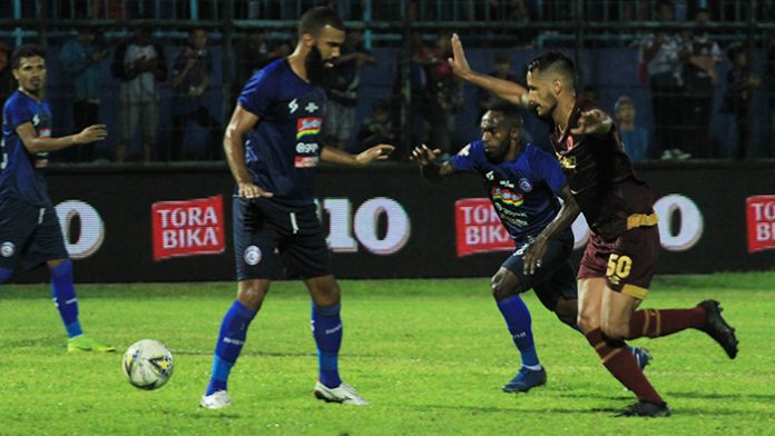 Menantang PSM Makassar, Pelatih Arema Bawa 18 Pemain