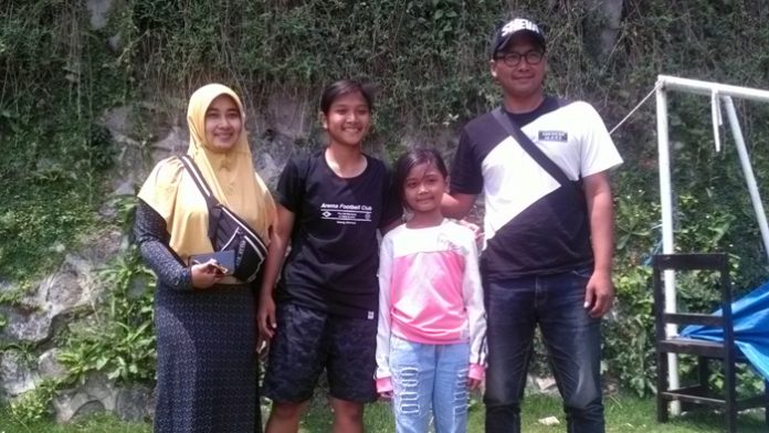 Dukungan Penuh Keluarga untuk Sheva Imut di Laga Arema Putri