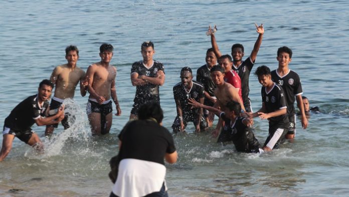 Pelatih Arema Ungkap Alasan Nyepi ke Pantai Balekambang