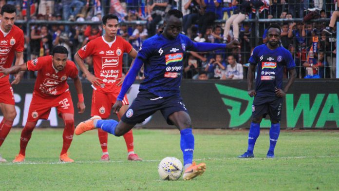 Makan Konate mencetak satu gol penyama Arema melawan Persija