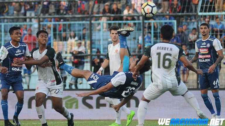 Gol Menit Akhir PS TNI Batalkan Kemenangan Arema