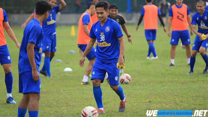 Bek Sayap Arema Ini Tak Kepikiran Ikut Mario Gomez ke Borneo FC