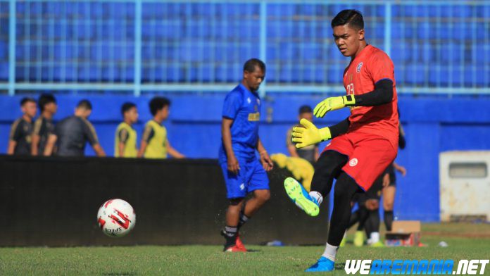 Teguh Amiruddin Menjadi Pelatih Goalkeeper School Indonesia