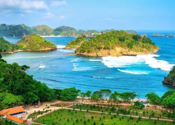 Pantai Teluk Asmoro