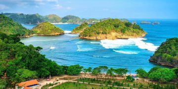 Pantai Teluk Asmoro