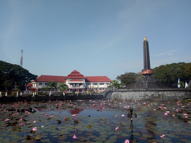 https://lostinmalang.com/tugu-malang.html