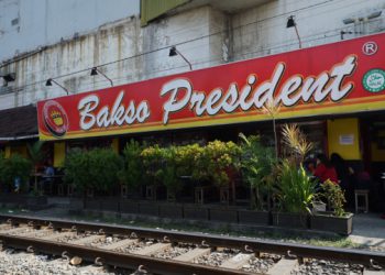 https://kumparan.com/kumparanfood/bakso-malang-president-sensasi-makan-bakso-di-pinggir-rel-kereta-api-1534395576098353441