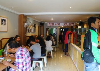 https://kumparan.com/fery-arifian/pecel-kawi-hj-musilah-di-malang-kuliner-legendaris-favorit-wisatawan-1rF5wZ5u671
