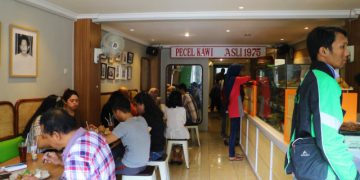 https://kumparan.com/fery-arifian/pecel-kawi-hj-musilah-di-malang-kuliner-legendaris-favorit-wisatawan-1rF5wZ5u671