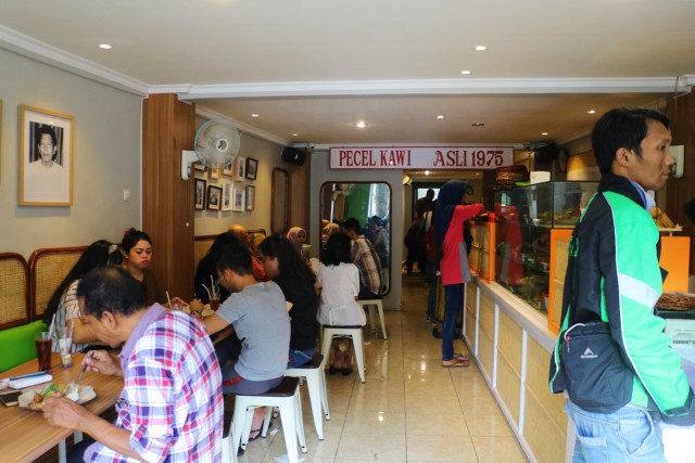 https://kumparan.com/fery-arifian/pecel-kawi-hj-musilah-di-malang-kuliner-legendaris-favorit-wisatawan-1rF5wZ5u671