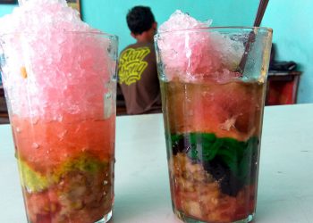 https://lifestyle.okezone.com/read/2018/11/13/298/1977066/es-tawon-legendaris-kota-malang-yang-bikin-ketagihan