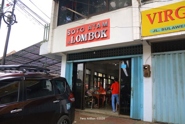 https://kumparan.com/fery-arifian/mencicipi-kuliner-legendaris-soto-ayam-lombok-malang-1squZfhmmh7
