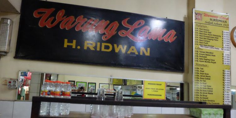https://travel.kompas.com/read/2018/09/20/192000327/pasar-besar-malang-dan-kuliner-legendaris-di-dalamnya