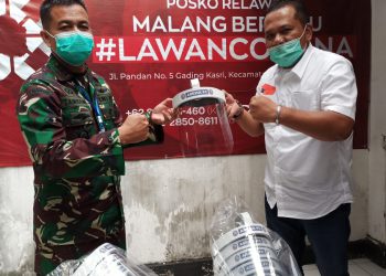 Arema FC Bagikan Face shield