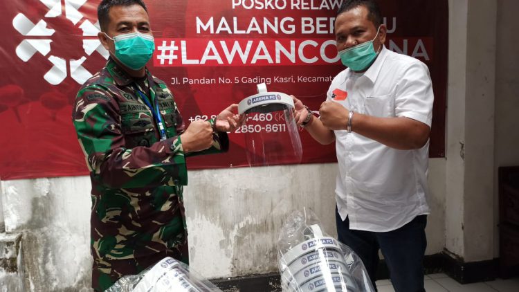 Arema FC Bagikan Face shield