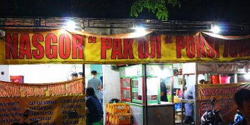 http://www.ikutilangkahkaki.com/2017/01/nasi-goreng-jumbo-pak-dji-jangan-kaget.html