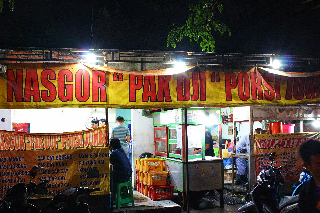 http://www.ikutilangkahkaki.com/2017/01/nasi-goreng-jumbo-pak-dji-jangan-kaget.html