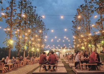 http://www.wisatamantap.com/2019/12/daftar-harga-menu-cafe-bukit-delight.html