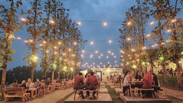 http://www.wisatamantap.com/2019/12/daftar-harga-menu-cafe-bukit-delight.html