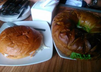 https://ksmtour.com/wisata-kuliner/kuliner-malang/burger-buto-malang-ukurannya-unik-danrasanya-mantap.html