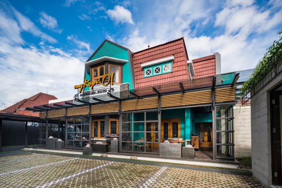 https://www.google.com/url?sa=i&url=https%3A%2F%2Fwww.tripadvisor.co.id%2FRestaurant_Review-g297710-d12086917-Reviews-My_Kopi_O_Indonesian_Bistro-Malang_East_Java_Java.html&psig=AOvVaw2pyRSj2HvttZO3PLsXDhqY&ust=1587281439802000&source=images&cd=vfe&ved=0CAMQjB1qFwoTCJi3q5q68egCFQAAAAAdAAAAABAD