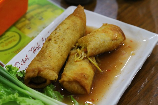 https://kumparan.com/fery-arifian/mencicipi-kuliner-legendaris-depot-hok-lay-di-malang-1r6n1D5FrIk