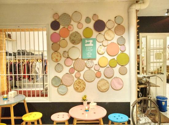 https://www.google.com/url?sa=i&url=https%3A%2F%2Fwww.tripadvisor.co.id%2FRestaurant_Review-g297710-d8553782-Reviews-Madam_Wang_Secret_Garden-Malang_East_Java_Java.html&psig=AOvVaw28nQ0vs5JT63Be2h3vwX8I&ust=1587271982037000&source=images&cd=vfe&ved=0CAMQjB1qFwoTCJiFp_-W8egCFQAAAAAdAAAAABAD
