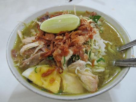 https://ksmtour.com/wisata-kuliner/kuliner-malang/soto-geprak-mbah-djo-cita-rasa-soto-yang-unik-di-malang.html