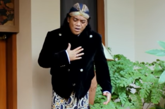 https://www.google.com/url?sa=i&url=https%3A%2F%2Fwww.grid.id%2Fread%2F042136913%2Fdidi-kempot-meninggal-dunia-saat-digilai-gilai-sobat-ambyar-inilah-sosok-sang-istri-yan-vellia-yang-berhasil-gaet-hati-the-godfather-of-broken-heart&psig=AOvVaw3c8c01mOICop6_8_s7y-KC&ust=1588748867707000&source=images&cd=vfe&ved=0CAQQjB1qFwoTCLiKsOuUnOkCFQAAAAAdAAAAABAD