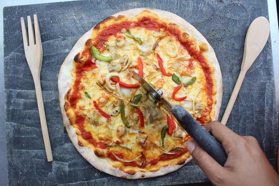 https://www.google.com/url?sa=i&url=https%3A%2F%2Fwww.tripadvisor.co.id%2FRestaurant_Review-g297710-d19085770-Reviews-Harrissimo_Pizzeria-Malang_East_Java_Java.html&psig=AOvVaw1C8AX0x6zBq8v9yRGmKGuE&ust=1588558464591000&source=images&cd=vfe&ved=0CAMQjB1qFwoTCPCp_LfPlukCFQAAAAAdAAAAABAJ