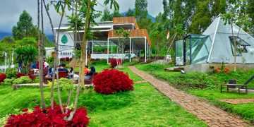 https://celotehdinihari.com/cafe-de-kleine-culinary-and-camp-batu/