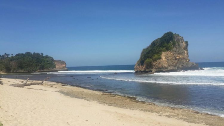 Pantai Ngudel Kabupaten Malang