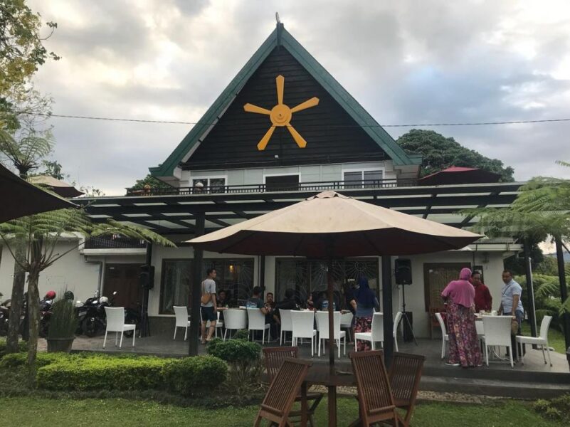 Omah Kitir Cafe, Cafe Klasik ala Kolonial - Wearemania Portal Berita Malang Raya