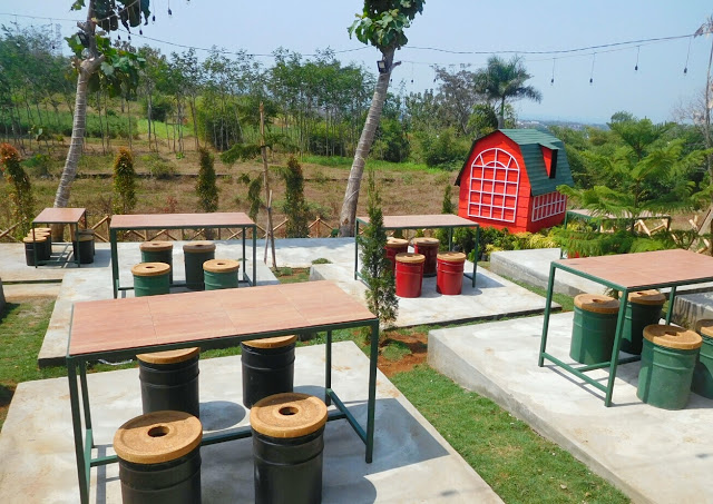 https://www.mesikapw.com/2017/10/lingling-green-barn-eatery-malang.html