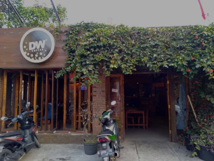 https://www.google.com/url?sa=i&url=https%3A%2F%2Fwww.vibizmedia.com%2F2019%2F12%2F02%2Fwangi-dan-nikmatnya-ngopi-di-kota-sejuk-malang%2F&psig=AOvVaw36z59wtU5l8S_PgR4nR6Y6&ust=1595499816039000&source=images&cd=vfe&ved=0CAMQjB1qFwoTCJDQ1ZLS4OoCFQAAAAAdAAAAABAX