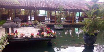 https://www.google.com/url?sa=i&url=https%3A%2F%2Fwww.akulily.com%2Frekreasi-dan-makan-siang-di-lesehan-pring-pethuk-kota-batu%2F&psig=AOvVaw3pqK1mH1DZr8b7r1LyIN48&ust=1594264848025000&source=images&cd=vfe&ved=0CAMQjB1qFwoTCPj-18LZvOoCFQAAAAAdAAAAABAD