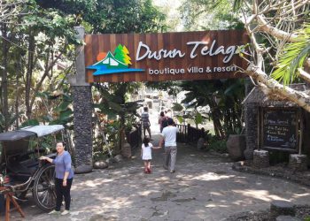 https://www.google.com/url?sa=i&url=https%3A%2F%2Fwww.tripadvisor.co.id%2FHotel_Review-g297710-d10000818-Reviews-Dusun_Telaga_Resort-Malang_East_Java_Java.html&psig=AOvVaw2oSTipCIfoKrRPsbyFN66C&ust=1594189125484000&source=images&cd=vfe&ved=0CAMQjB1qFwoTCLjgpcC_uuoCFQAAAAAdAAAAABAD