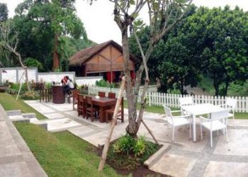 https://www.google.com/url?sa=i&url=https%3A%2F%2Fwww.dakatour.com%2Flokasi-dan-harga-menu-cafe-bataputi-malang-tempatnya-pecinta-kopi.html&psig=AOvVaw2yOQF8FZAz7JWDGiYGyowL&ust=1593951036111000&source=images&cd=vfe&ved=0CAMQjB1qFwoTCJjshInIs-oCFQAAAAAdAAAAABAD