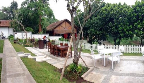 https://www.google.com/url?sa=i&url=https%3A%2F%2Fwww.dakatour.com%2Flokasi-dan-harga-menu-cafe-bataputi-malang-tempatnya-pecinta-kopi.html&psig=AOvVaw2yOQF8FZAz7JWDGiYGyowL&ust=1593951036111000&source=images&cd=vfe&ved=0CAMQjB1qFwoTCJjshInIs-oCFQAAAAAdAAAAABAD