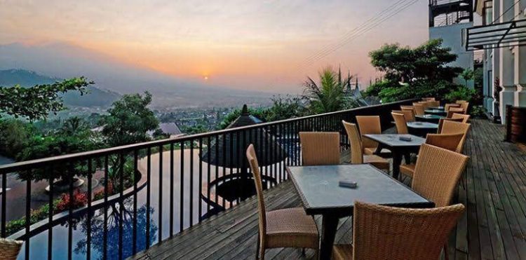 https://www.topwisata.info/2018/12/dinner-romantis-di-clubhouse-restaurant.html
