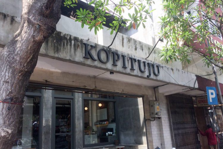 https://travelingyuk.com/kopituju-malang-2/231987?utm_source=idle&utm_medium=dekstop&utm_campaign=reload