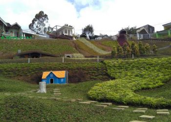 https://www.bobocantik.com/2017/01/serunya-main-ke-taman-kelinci-dan-rumah-hobbit-malang/