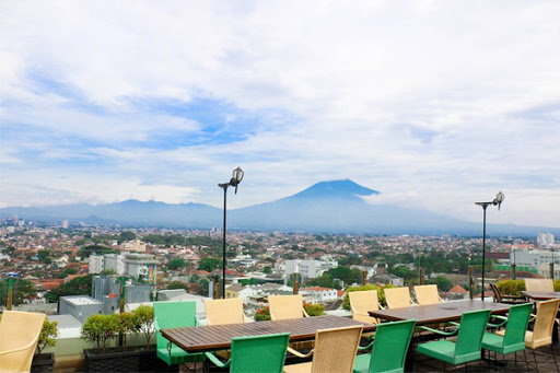https://www.google.com/url?sa=i&url=http%3A%2F%2Fblog.ivacanza.co%2Fcafe-rooftop-di-malang%2F&psig=AOvVaw3Qmk8nZ9guOL5LmBDvv82O&ust=1595224481454000&source=images&cd=vfe&ved=0CAMQjB1qFwoTCKiB1dTS2OoCFQAAAAAdAAAAABAJ