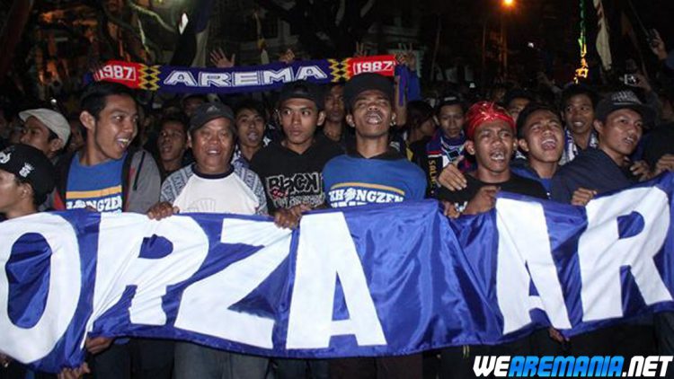 https://www.google.com/url?sa=i&url=https%3A%2F%2Fwww.wearemania.net%2Faremania%2Fcara-aremania-rayakan-hut-arema-ke-33-dari-corteo-hingga-pesta-flare%2F10016&psig=AOvVaw19U2soJq0cliJ3o5IxBLS2&ust=1597193124442000&source=images&cd=vfe&ved=0CAQQjB1qFwoTCIjHl5z2kesCFQAAAAAdAAAAABAD