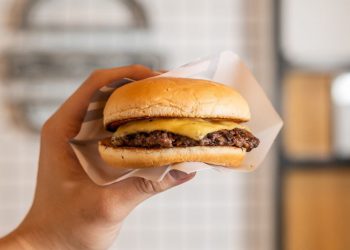 https://brisik.id/read/54422/eat-two-burger-bar-destinasi-kuliner-di-kota-malang