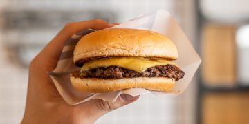 https://brisik.id/read/54422/eat-two-burger-bar-destinasi-kuliner-di-kota-malang