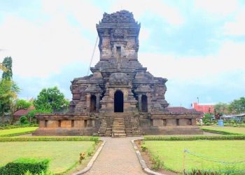 https://www.google.com/url?sa=i&url=https%3A%2F%2Fwww.nativeindonesia.com%2Fcandi-singosari%2F&psig=AOvVaw1tTnSRglOFhTLvACaYND-L&ust=1597284139194000&source=images&cd=vfe&ved=0CAMQjB1qFwoTCLCynaHJlOsCFQAAAAAdAAAAABAK