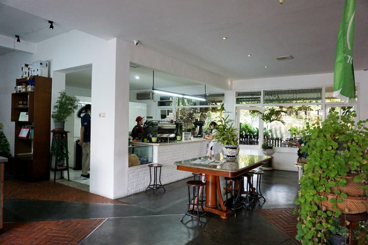 https://www.google.com/url?sa=i&url=https%3A%2F%2Fmajalah.ottencoffee.co.id%2F8-oz-coffee-studio-malang%2F&psig=AOvVaw19s_m5VJQ7wO4li4SKbnqQ&ust=1597480690878000&source=images&cd=vfe&ved=0CAMQjB1qFwoTCIDfjr2lmusCFQAAAAAdAAAAABAD