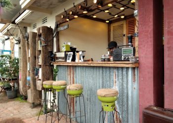 https://travelingyuk.com/bendhung-lepen-jogja/278389/